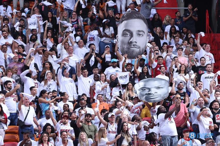 线与队服应 线与队服应